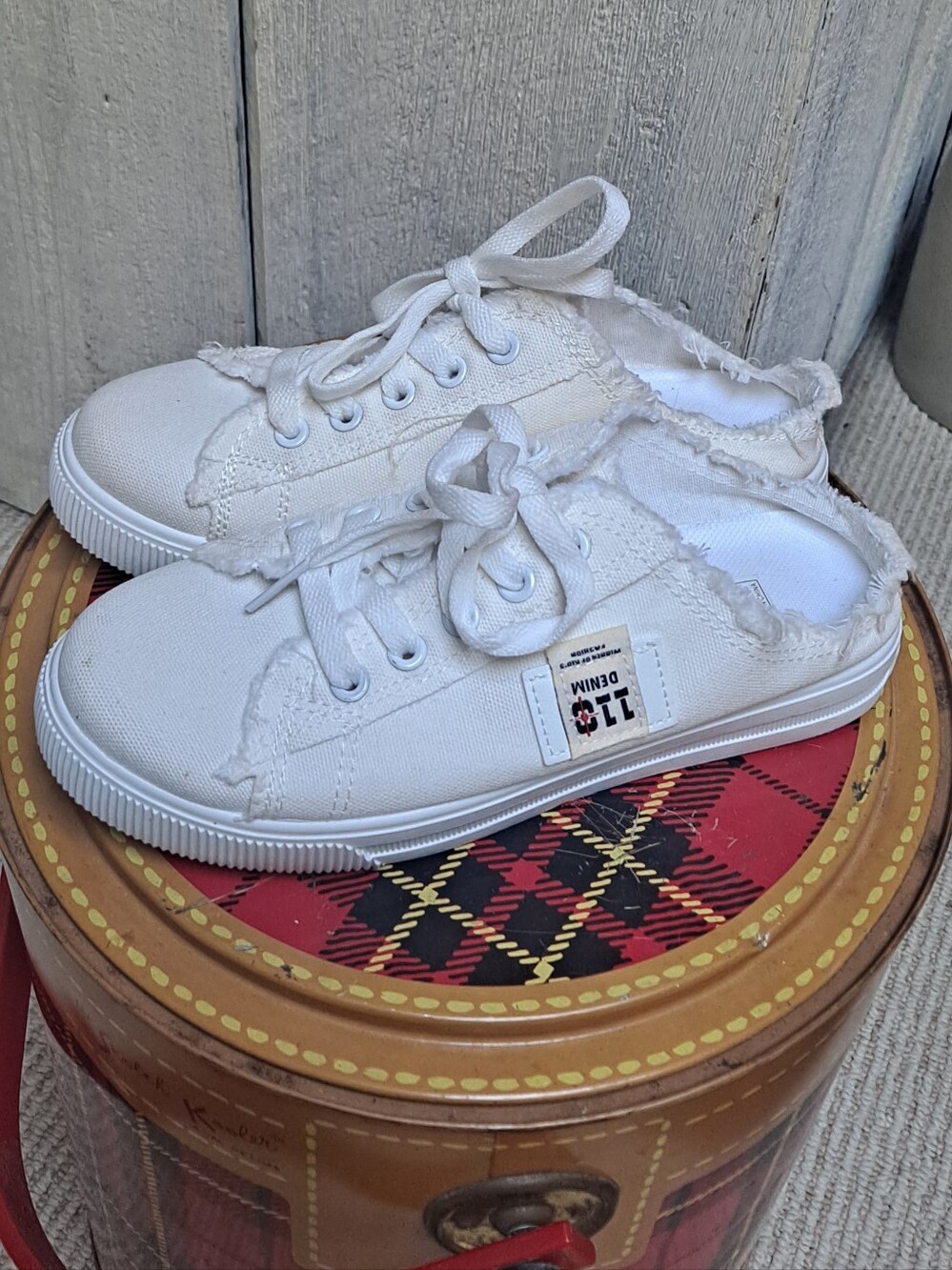 Brand new white slip-on Tennis Sneakers Frayed edge Mules Size 6.5 / 7